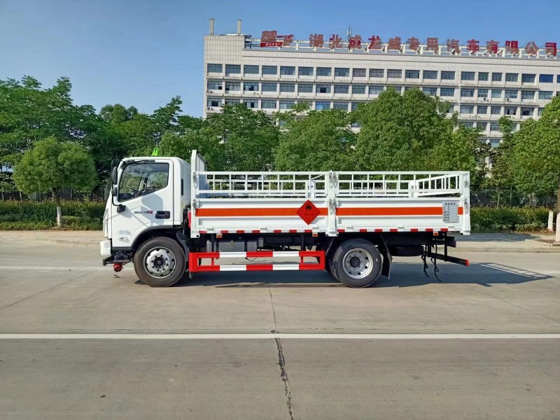 奧鈴CTS型5.2米氣瓶運(yùn)輸車(chē)