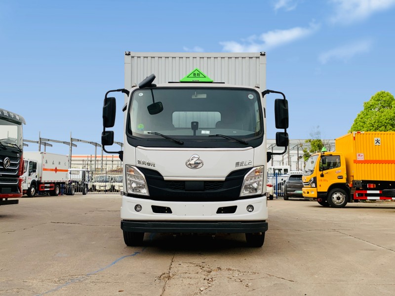 東風(fēng)柳汽5.2米易燃?xì)怏w廂式運輸車
