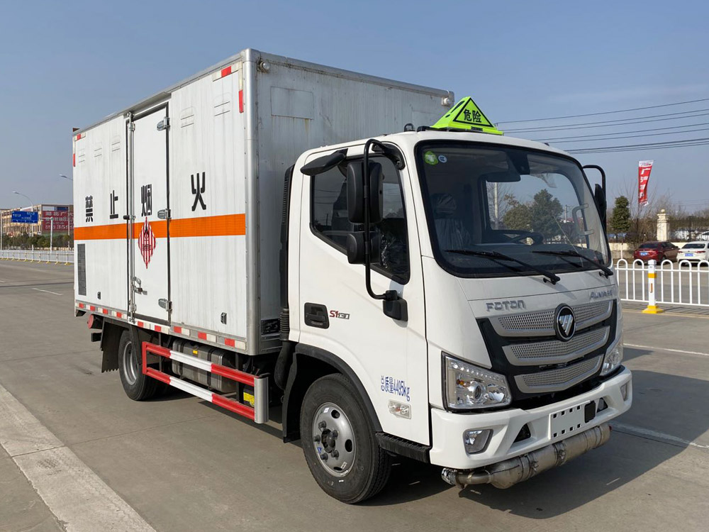 福田歐馬可4米2易燃固體廂式運(yùn)輸車