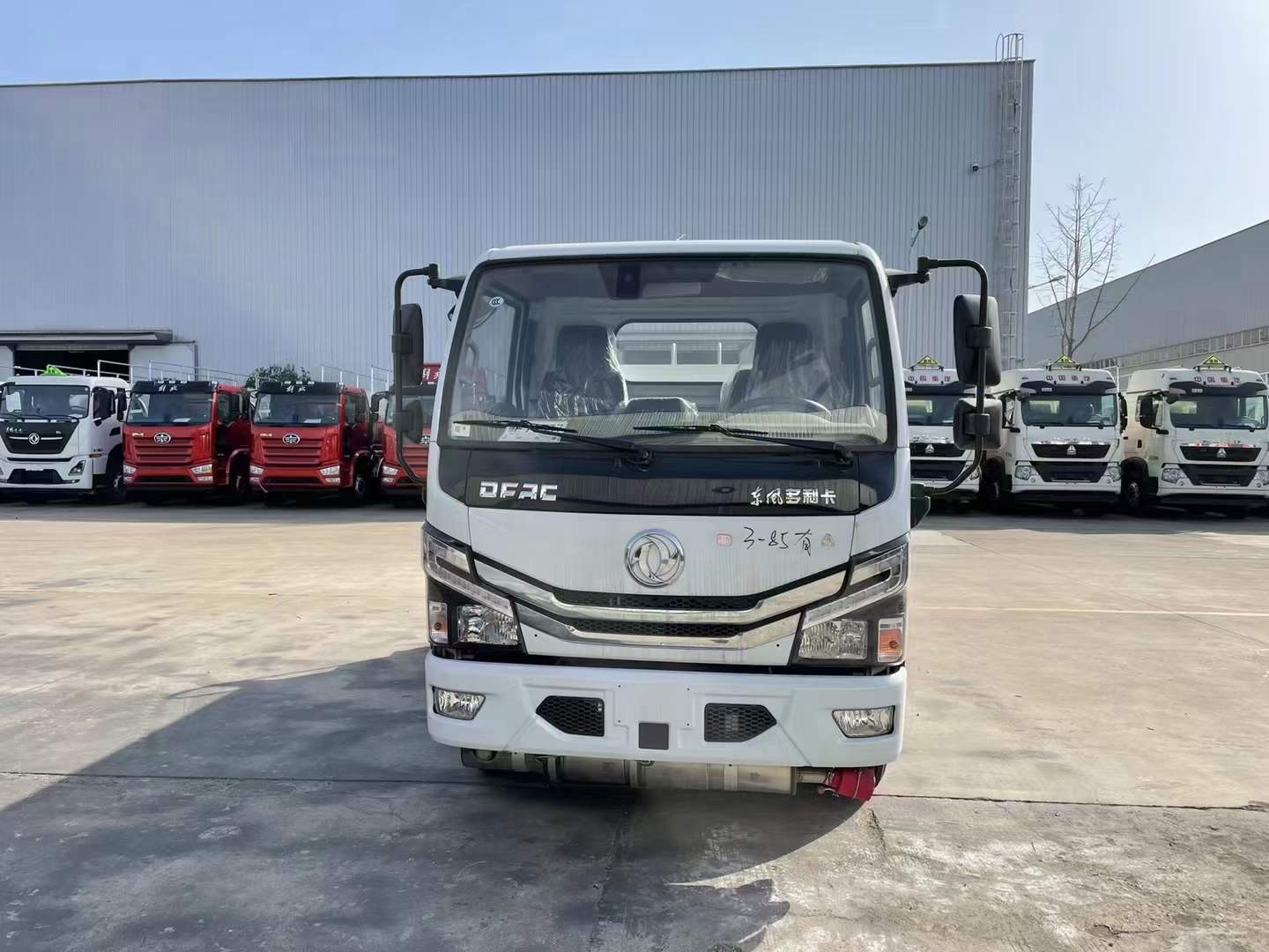 東風(fēng)多利卡2噸油罐車