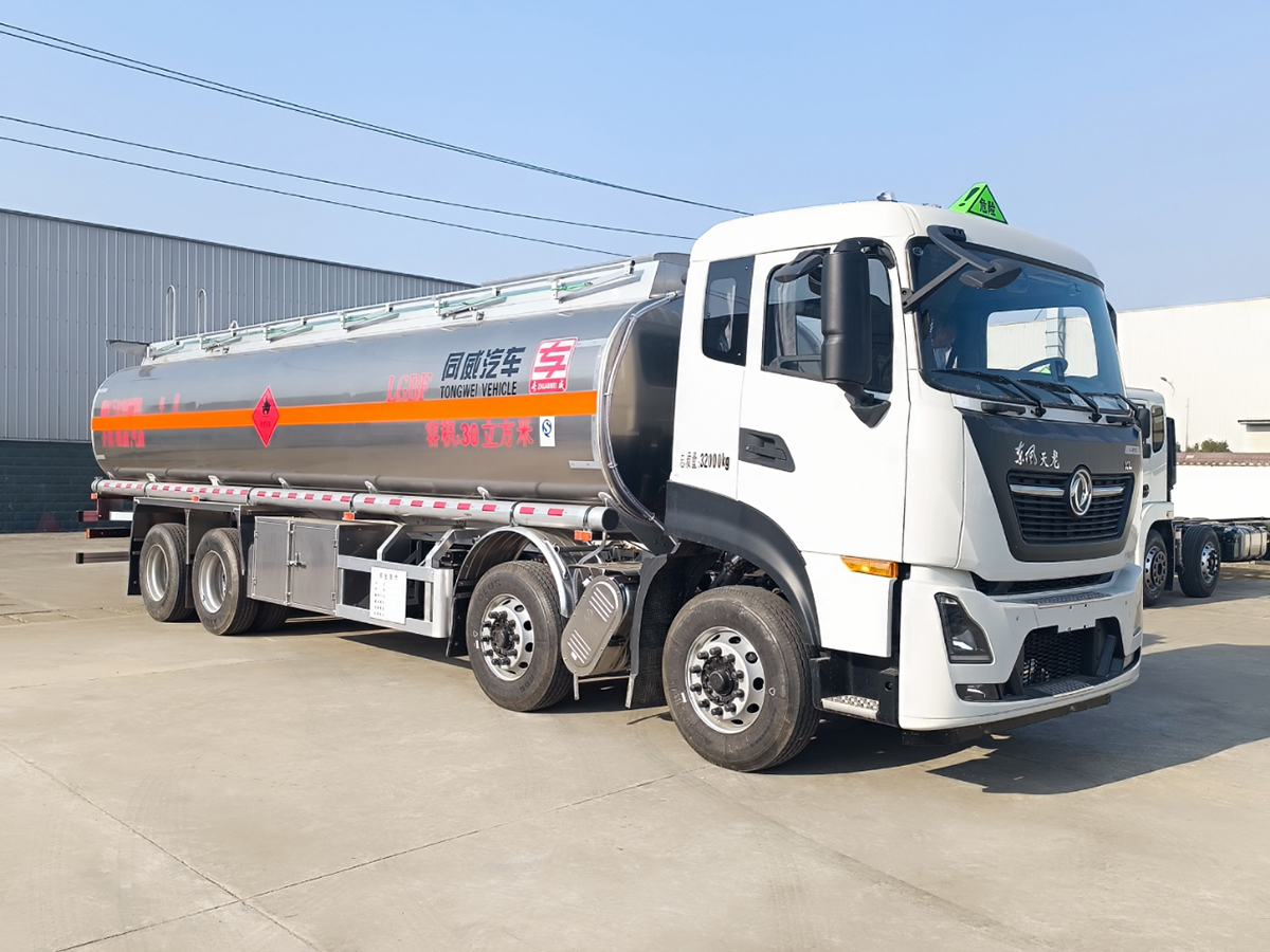 東風(fēng)天龍前四后八25噸鋁合金油罐車