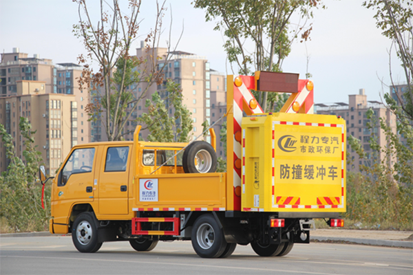 江鈴藍牌防撞緩沖車
