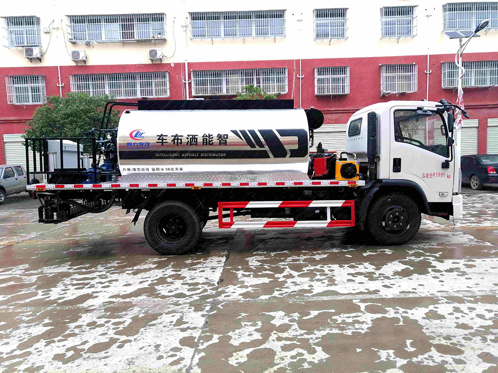 東風7方瀝青灑布車